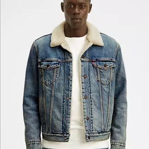 NWT - Levi’s Men’s Sherpa Trucker Jacket